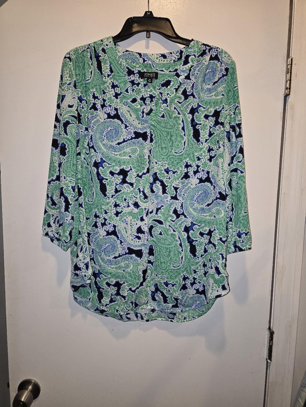 Jones New York Navy and Green Paisley V-Neck Blouse